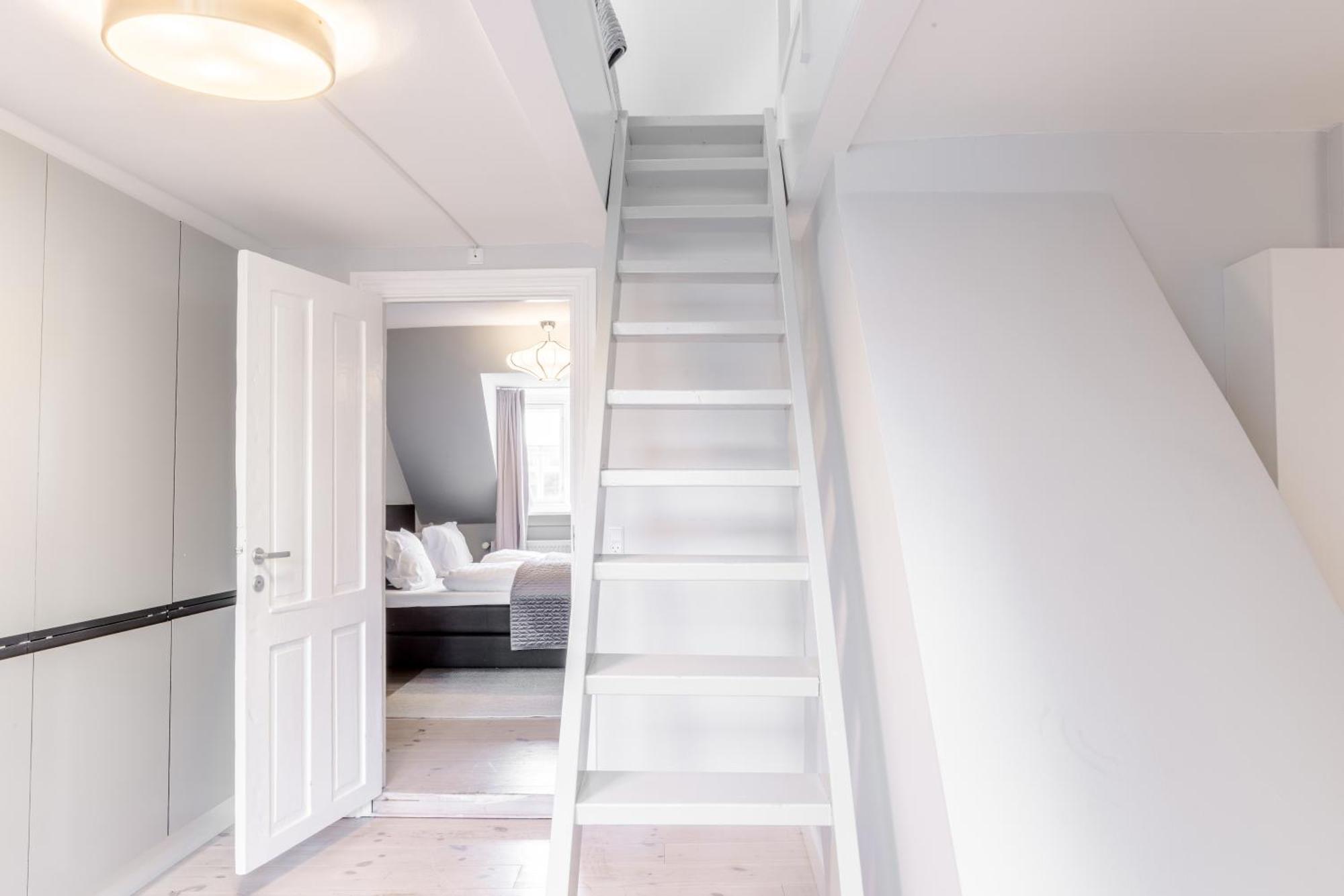 Lägenhet Penthouse W/rooftop Terrace In Latin Quarter Köpenhamn